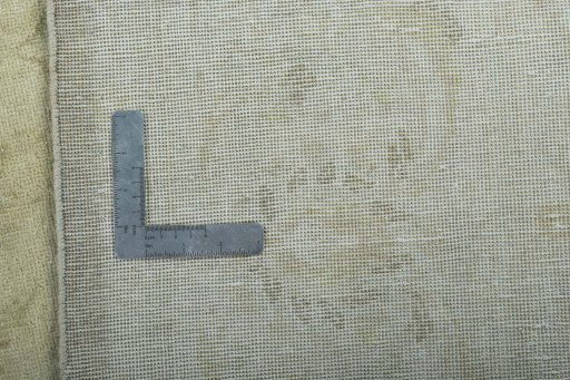 Close-up detail of 1970s Kashan rug from Iran / Persia showing Wool weave