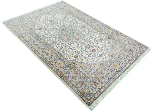 Close-up detail of New Kashan rug from Iran / Persia showing Cork weave