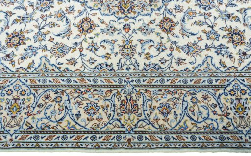 Close-up detail of New Kashan rug from Iran / Persia showing Cork weave