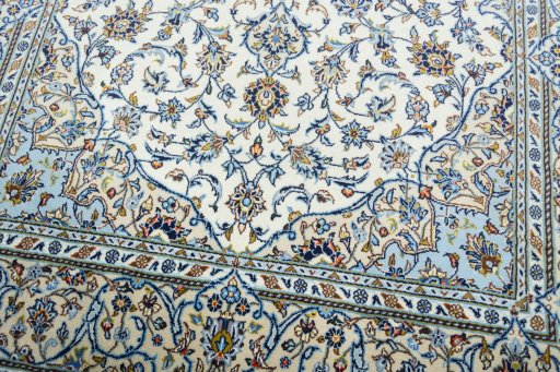 Close-up detail of New Kashan rug from Iran / Persia showing Cork weave