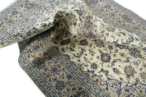 Surface texture of 2000s Kashan rug with natural Wool and intricate pattern