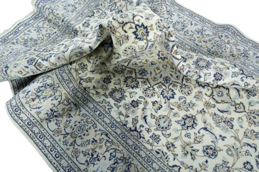 Surface texture of 2000s Kashan rug with natural Wool and intricate pattern