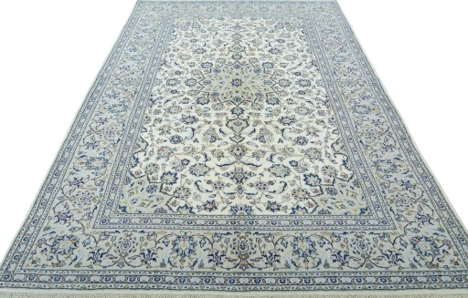 Surface texture of 2000s Kashan rug with natural Wool and intricate pattern