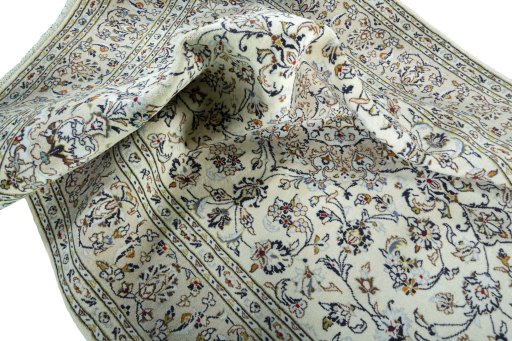 Surface texture of 2000s Kashan rug with natural Wool and intricate pattern