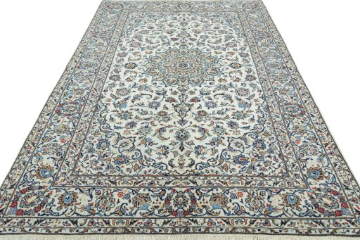 Surface texture of 2000s Kashan rug with natural Wool and intricate pattern