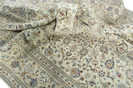 Surface texture of 2000s Kashan rug with natural Wool and intricate pattern