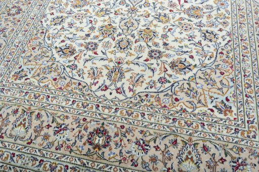 Close-up detail of New Kashan rug from Iran / Persia showing Wool weave