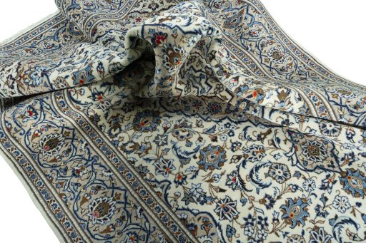Surface texture of 2000s Kashan rug with natural Wool and intricate pattern