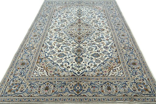Surface texture of 2000s Kashan rug with natural Wool and intricate pattern