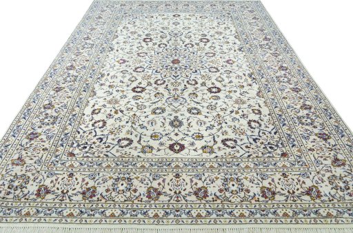 Surface texture of 2000s Kashan rug with natural Wool and intricate pattern