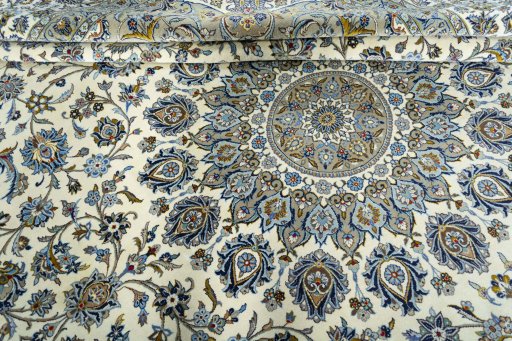 Close-up detail of New Kashan rug from Iran / Persia showing Cork weave