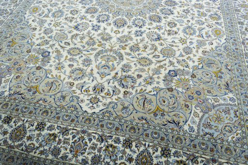 Close-up detail of New Kashan rug from Iran / Persia showing Cork weave