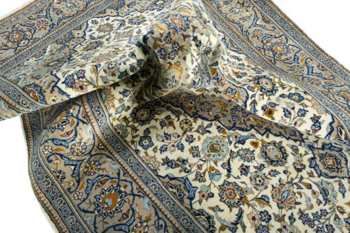 Surface texture of 2000s Kashan rug with natural Wool and intricate pattern