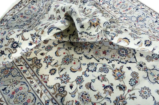Surface texture of 2000s Kashan rug with natural Wool and intricate pattern