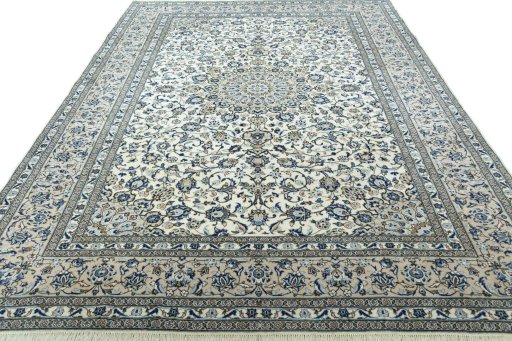Surface texture of 2000s Kashan rug with natural Wool and intricate pattern