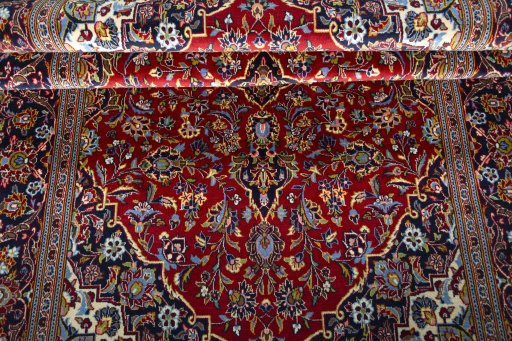Close-up detail of New Kashan rug from Iran / Persia showing Cork weave