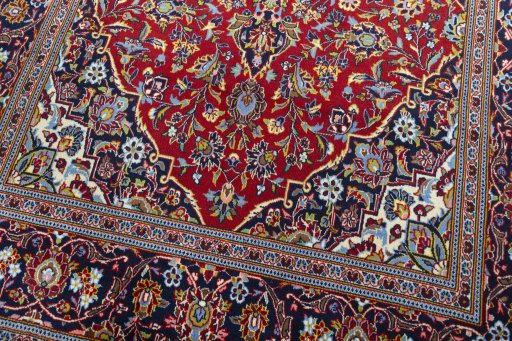 Close-up detail of New Kashan rug from Iran / Persia showing Cork weave
