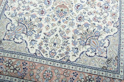 Close-up detail of New Kashan rug from Iran / Persia showing Wool weave