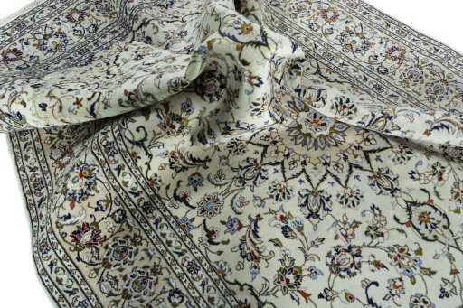 Surface texture of 2000s Kashan rug with natural Wool and intricate pattern