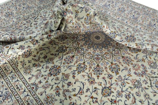 Surface texture of 2000s Kashan rug with natural Wool and intricate pattern