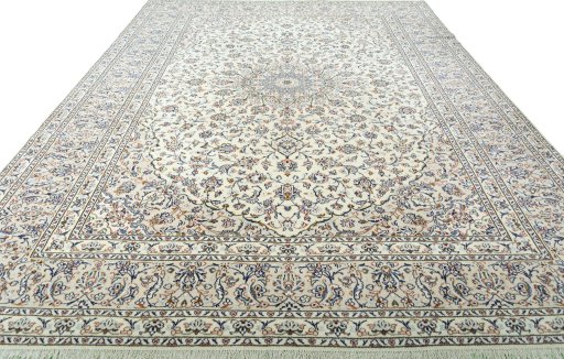 Surface texture of 2000s Kashan rug with natural Wool and intricate pattern