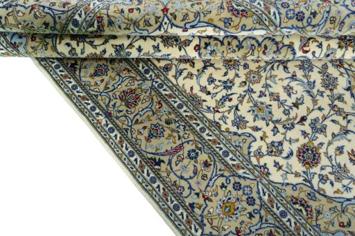 Close-up detail of New Kashan rug from Iran / Persia showing Cork weave