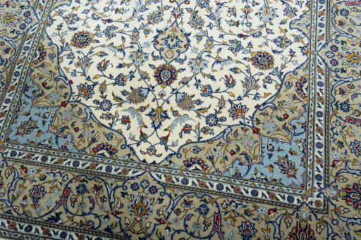 Close-up detail of New Kashan rug from Iran / Persia showing Cork weave