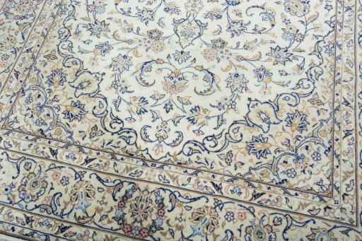 Close-up detail of New Kashan rug from Iran / Persia showing Wool weave