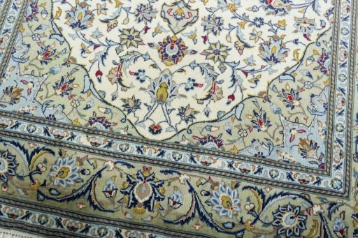 Close-up detail of New Kashan rug from Iran / Persia showing Cork weave