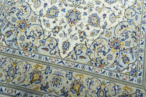 Close-up detail of New Kashan rug from Iran / Persia showing Cork weave