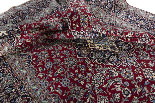 Surface texture of 2000s Kashan rug with natural Wool and intricate pattern