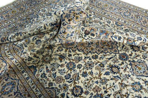 Surface texture of 2000s Kashan rug with natural Wool and intricate pattern