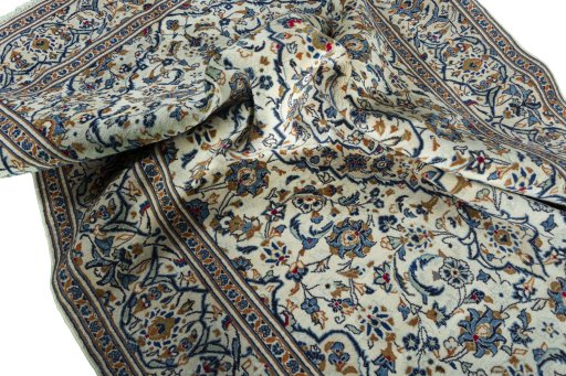 Surface texture of 2000s Kashan rug with natural Wool and intricate pattern