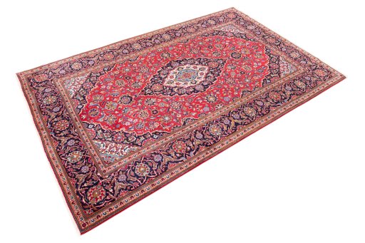 Corner detail of 1975s Kashan rug showing border pattern and Wool pile