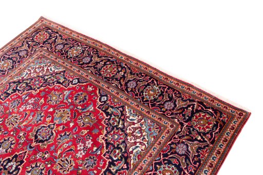 Surface texture of 1975s Kashan rug with natural Wool and intricate pattern