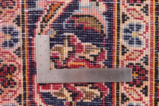 Corner detail of 1999s Kashan rug showing border pattern and Wool pile