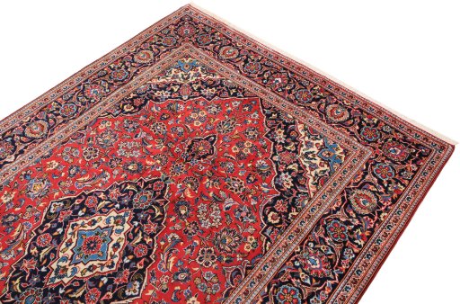 Surface texture of 1990s Kashan rug with natural Wool and intricate pattern
