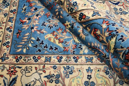 Close-up detail of 1950s Kashan rug from Iran / Persia showing Wool weave