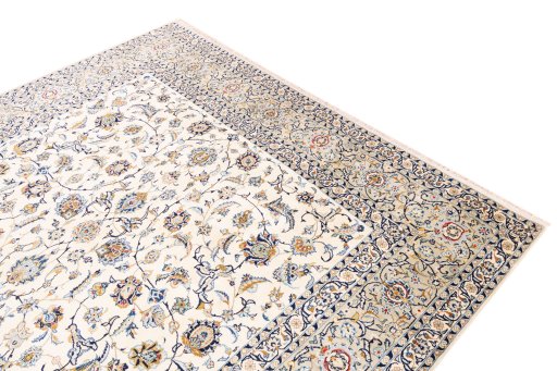 Surface texture of 1989s Kashan rug with natural Wool and intricate pattern