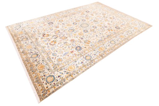 Corner detail of 1973s Kashan rug showing border pattern and Wool pile