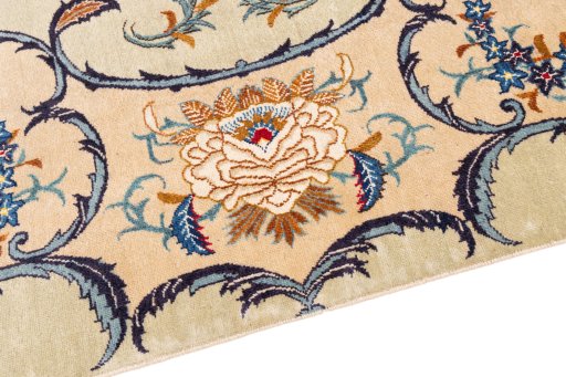 Surface texture of 1980s Kashan rug with natural Wool and intricate pattern