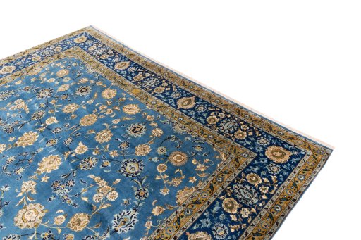 Surface texture of 1973s Kashan rug with natural Wool and intricate pattern