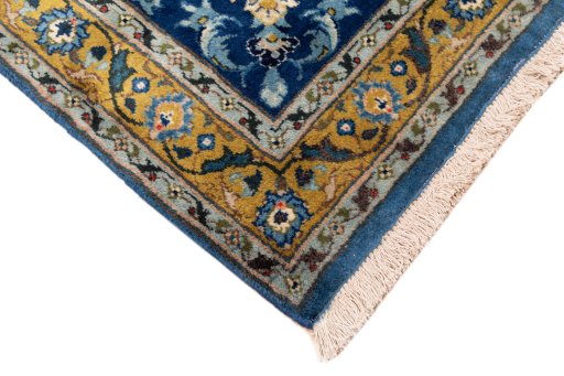 Central medallion detail of 1973s Kashan rug from Iran / Persia