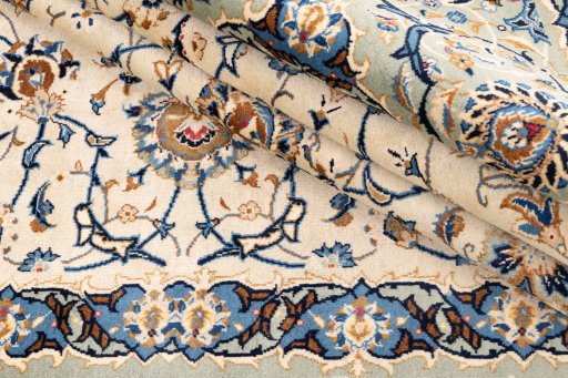 Surface texture of 1975s Kashan rug with natural Wool and intricate pattern