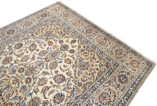 Surface texture of 2000s Kashan rug with natural Wool and intricate pattern