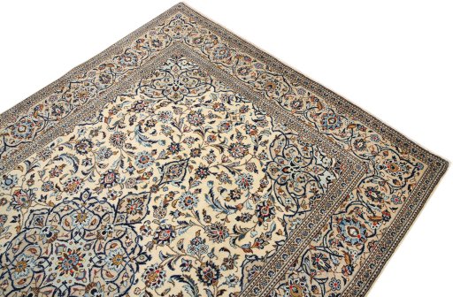 Surface texture of 2000s Kashan rug with natural Wool and intricate pattern