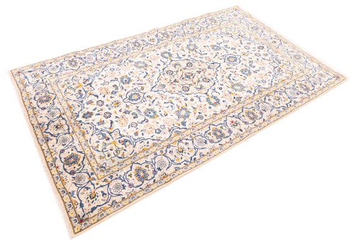 Corner detail of 1983s Kashan rug showing border pattern and Wool pile