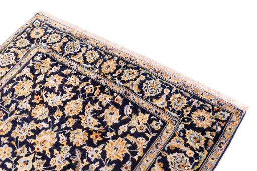 Surface texture of 1975s Kashan rug with natural Wool and intricate pattern