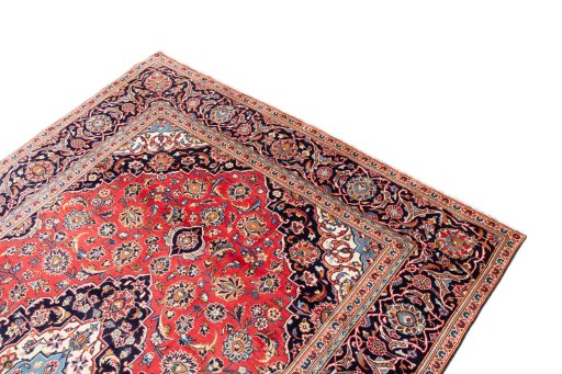 Surface texture of 1975s Kashan rug with natural Wool and intricate pattern