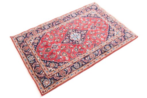 Corner detail of 1998s Kashan rug showing border pattern and Wool pile
